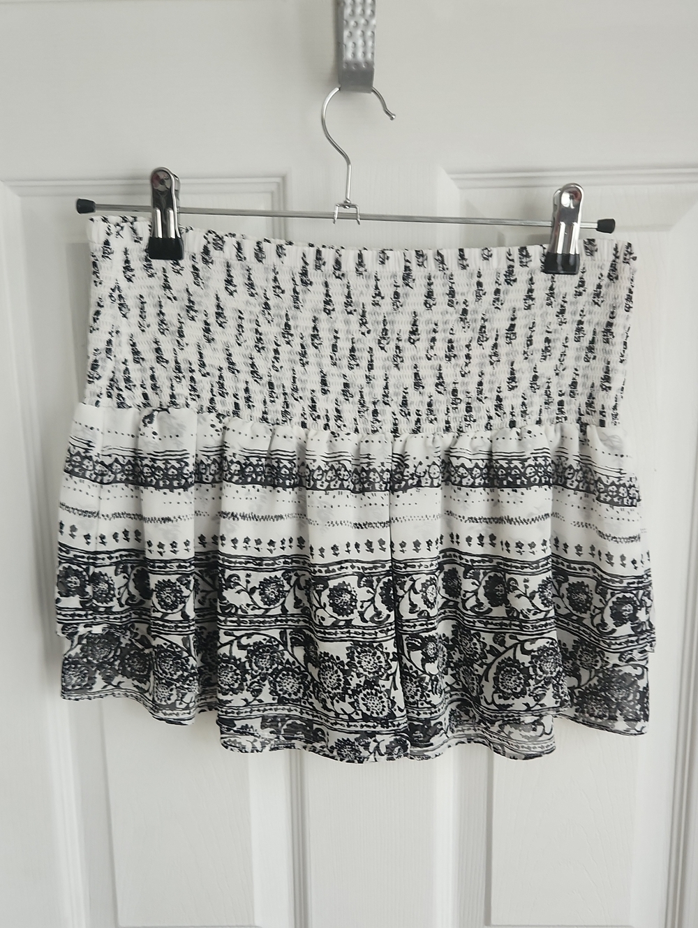 Express Black and White Printed Smocked Mini Skirt